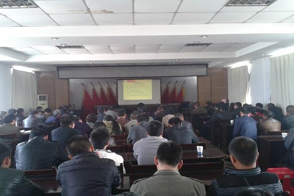 陶楼镇机关支部组织党员利用远程教育站点在春节前进行集中学习.jpg