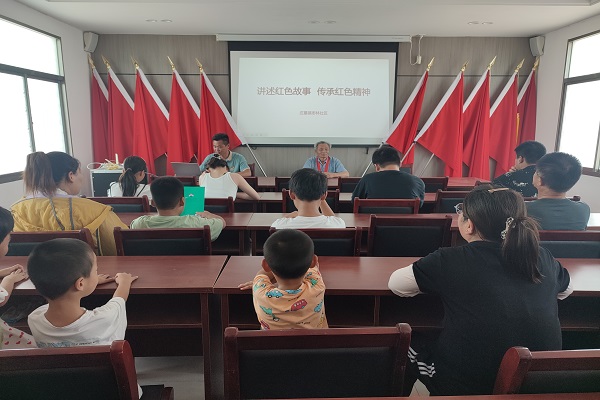枣林社区老党员上课.jpg